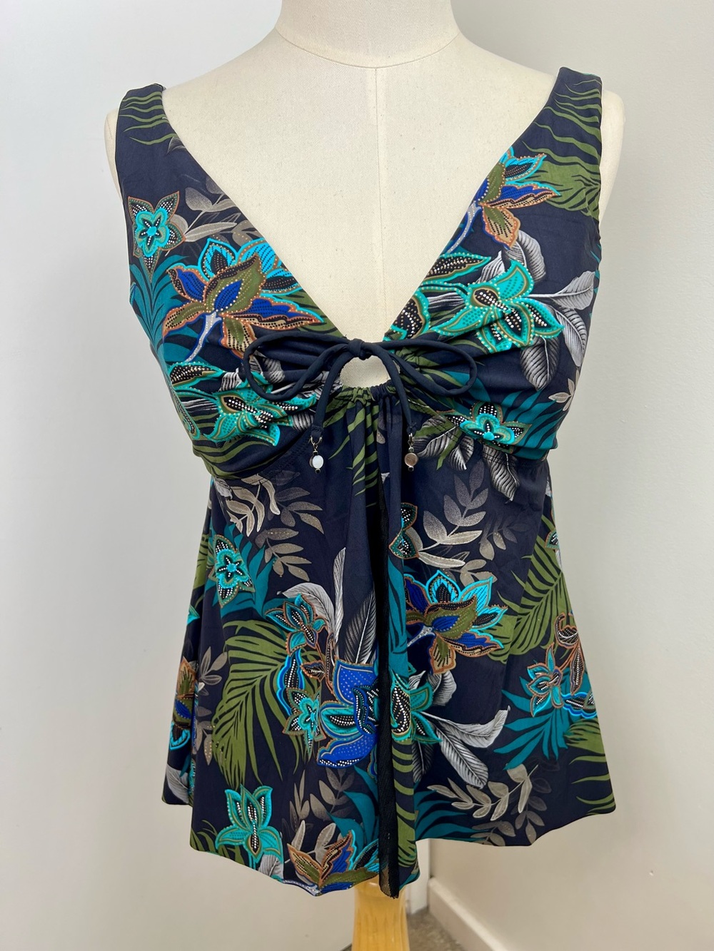 Amoressa Tankini Top size 12 Tropical Print Charm Detail Slimming Beach Vacation